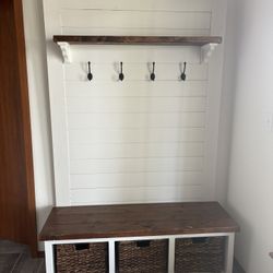 Tree Hall With Basket Drawers