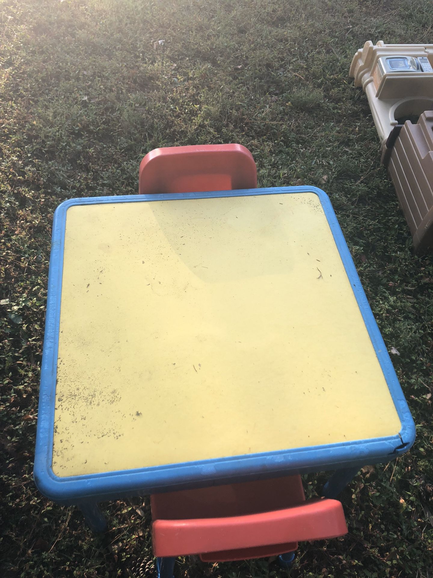 Kids outdoor table and 2 chairs