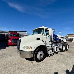 2014 Mack Pinnacle