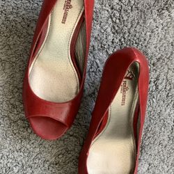Woman’s Fergalicious Size 8 heels by Fergie