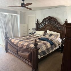 WOOD Cal-King bedroom set READ
