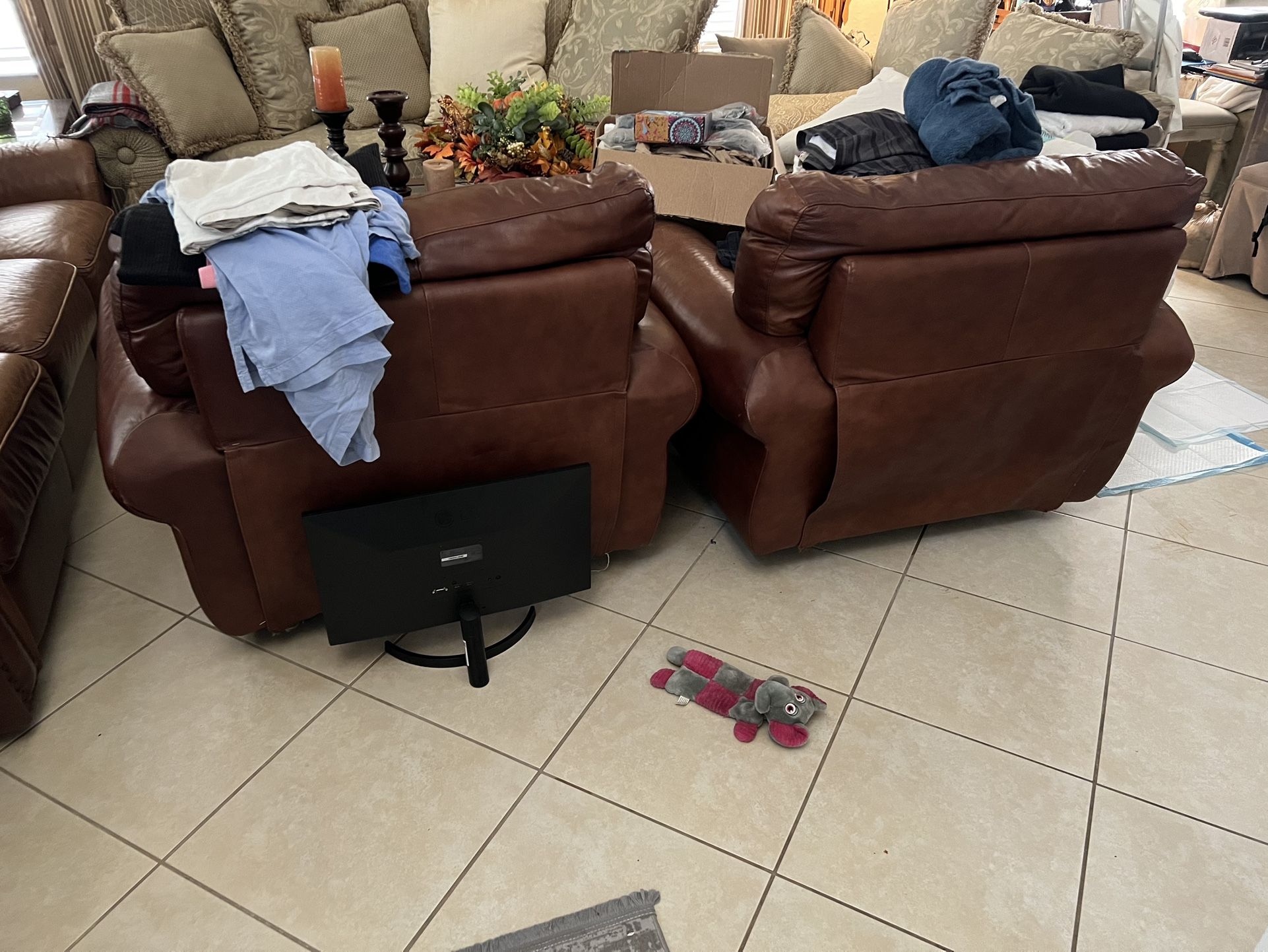Gorgeous Reclinable Sofa Set