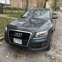 2010 Audi Q5 Premium Quattro Premium