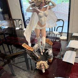 Sideshow Collectibles Premium Format Exclusive Emma Frost 