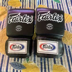 FAIRTEX MUAY THAI KICK BOXING GLOVES TGO3 BLACK OPEN THUMB BAG GLOVE MMA Medium   Used but excellent condition exactly as pictured   The Fairtex Muay 