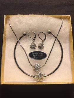 Jewelry 3 pcs gold and silver plated made with Swarovski Cristal new 30$ each