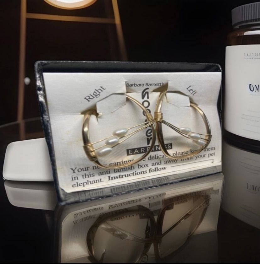 The N.O.S BARBARA BARNETT’S Hooker Earrings are a luxurious pair of hoop earring