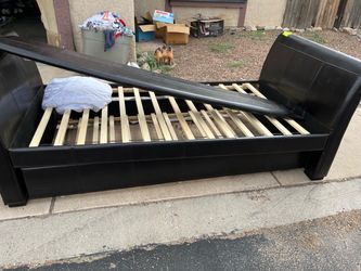 Trundle bed with mattress