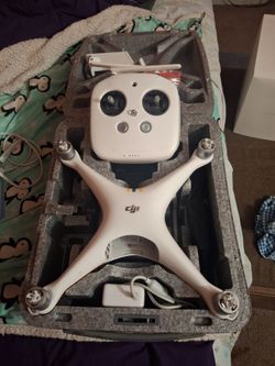 Phantom 4 Drone works great needs batteries $250 firm
