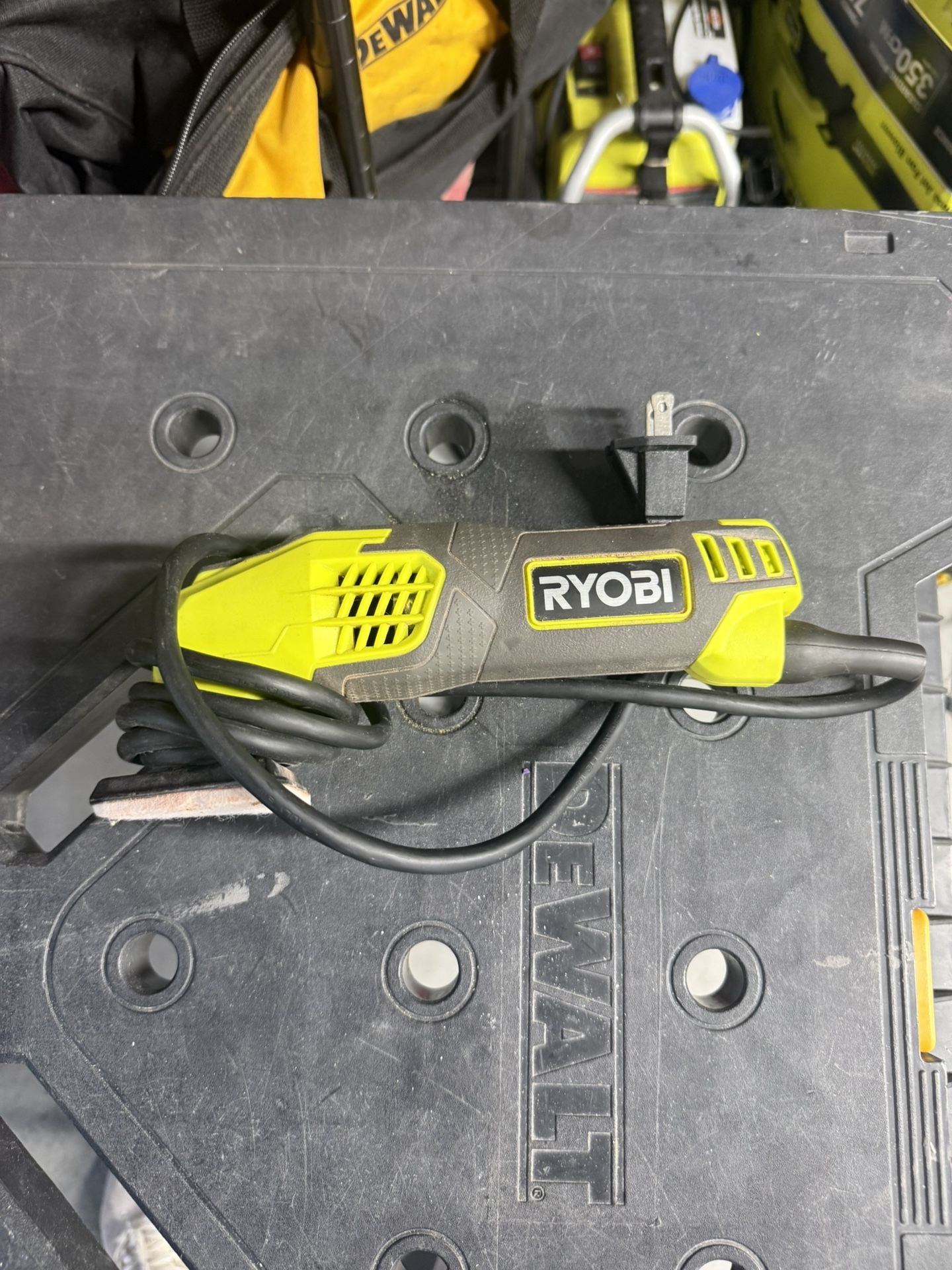 Ryobi 0.4 Amp Corded 2-7/8 in. Detail Sander