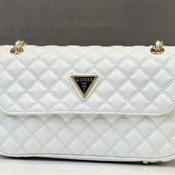 Selling new Guess bag 