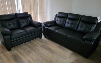 Sleek black sofa & loveseat