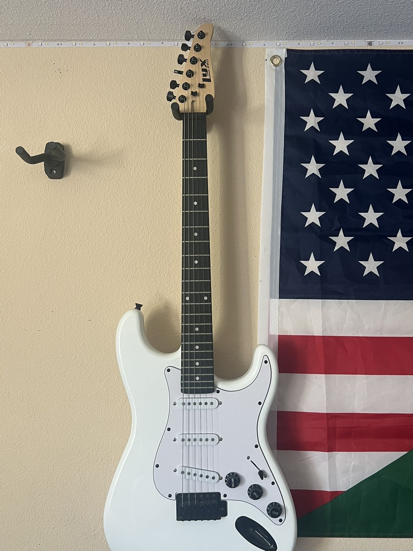 39 “ Lyx Pro 6 String Electric Guitar