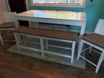 Dining table & chairs