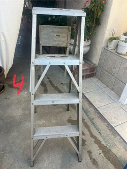 Escalera de cuatro pies de aluminio muy barata