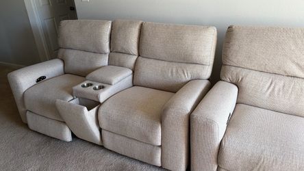 Bob’s Power Reclining Living Room Set – Charging Ports – Excellent Condition