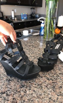 Steve Madden black wedges
