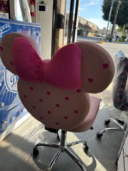 Minnie Mouse vanity desk chair
