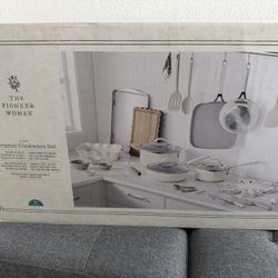 The Pioneer Woman 34 Piece Set