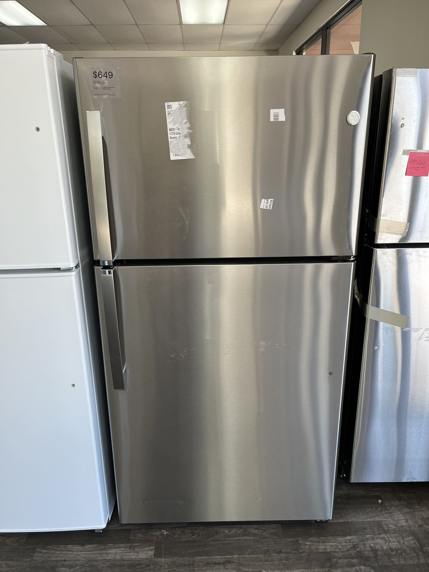 $649 GE 21.9 Cu Ft Top Freezer Refrigerator, Garage Ready, 1 Year Warranty