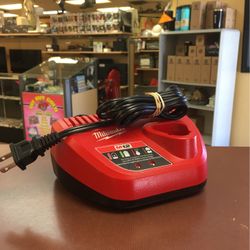 Milwaukee M12 Charger
