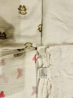 4 Aden Muslin Swaddles ($5 Each. Take all in $15) (free 2 Changing Sheet)