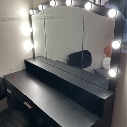 Vanity With lights And chair