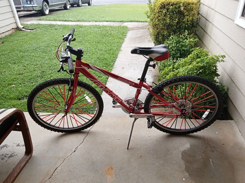 26in Men's Giant Boulder MTN Bike