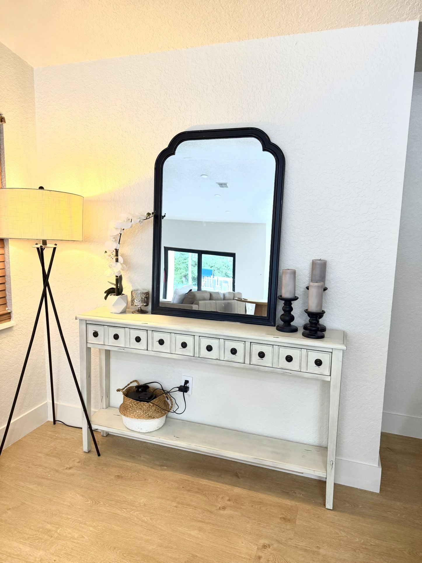 Console Table/ Mirror/ Lamp