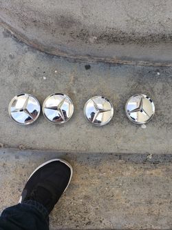 Mercedes lug caps