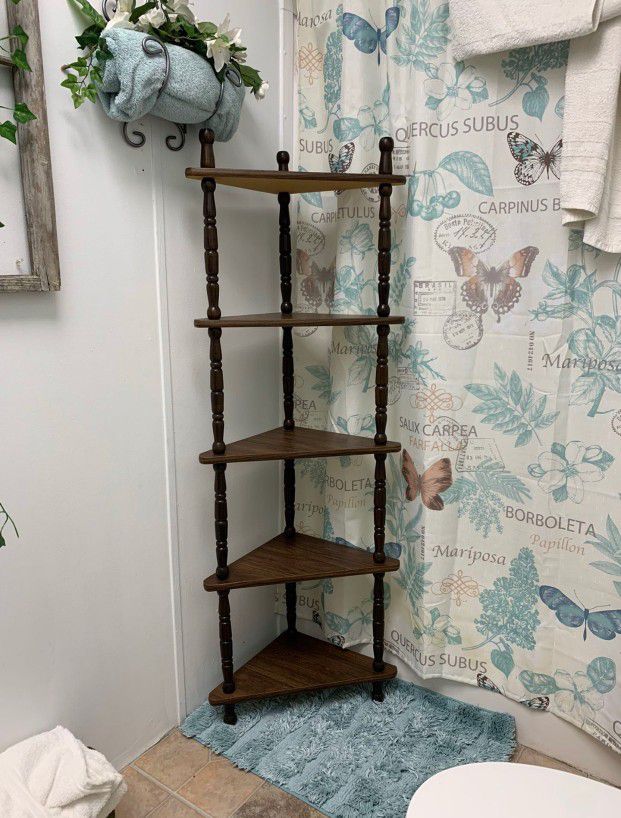 Adjustable Corner Shelves