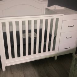 Crib And Changing Table 