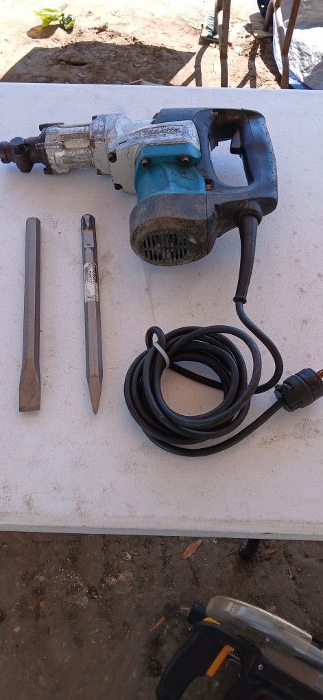 Makita Demolition Hammer Hr4041C
