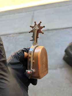 Vintage Glo. Schmidt Mfg. Los Angeles Mechanical Guitar & Sheriff Star Ashtray – Rare Novelty