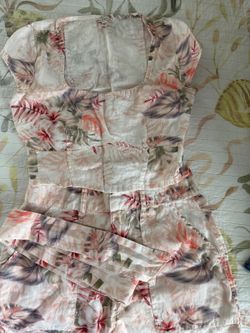 GUESS Floral Cropped Top and Shorts Set with belt