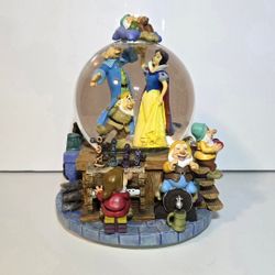 Disney Snow White & The 7 Dwarves 'Whistle A Happy Tune' Musical 7.5" Snow Globe