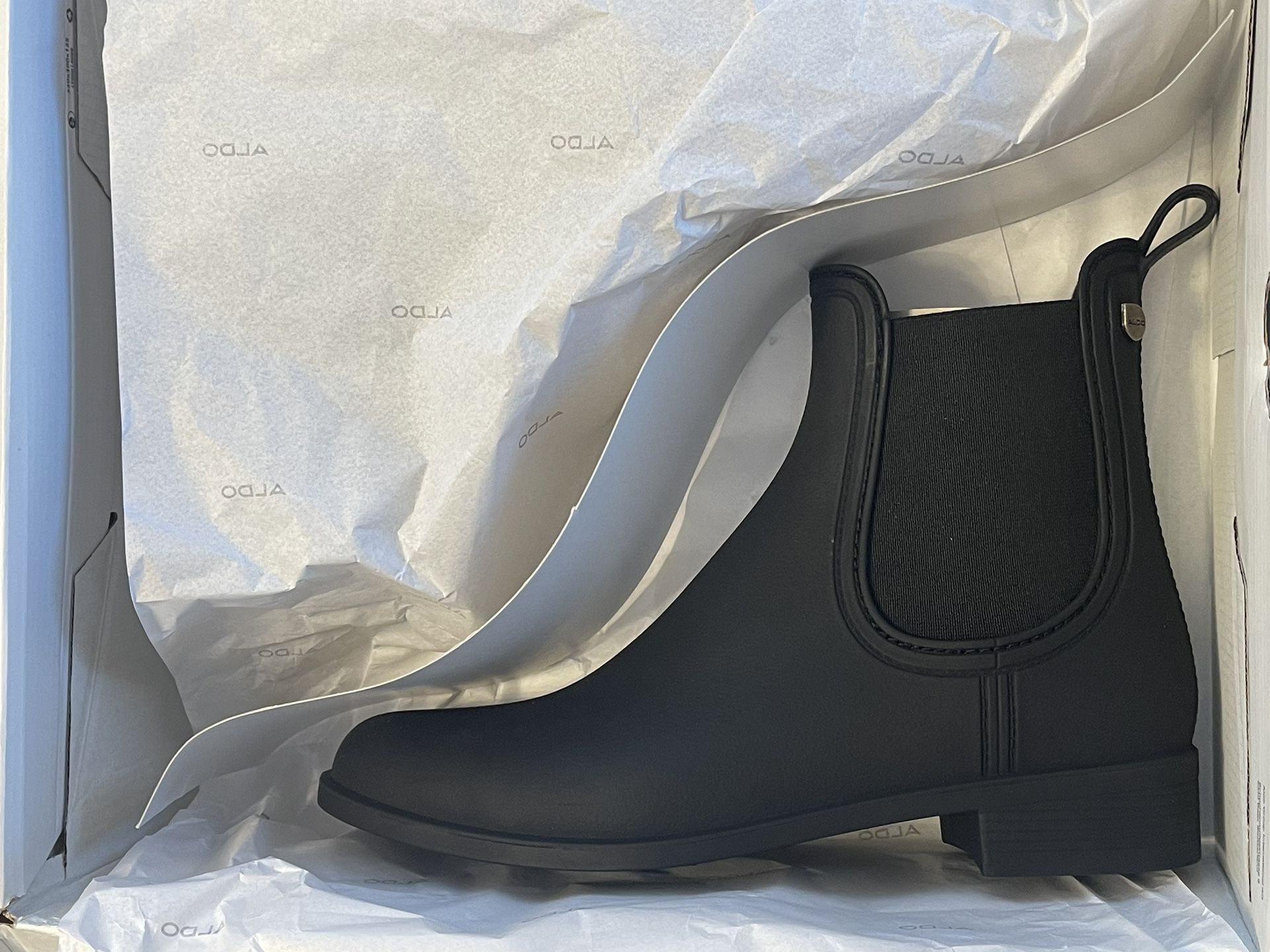ALDO RAIN BOOTS SIZE 7.5 WOMENS