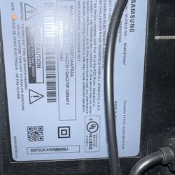 Selling My Beautiful 85 Inch Samnsung Big Screen Tv 