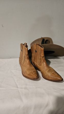 Circle S Ankle Boots 6.5