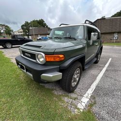 2012 Toyota FJ Cruiser ARMY GREEN