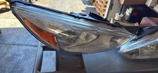 Headlights with bulbs Compatible with 2015-18 Ford Focus Headlamp Replacement Chrome Housing Pair