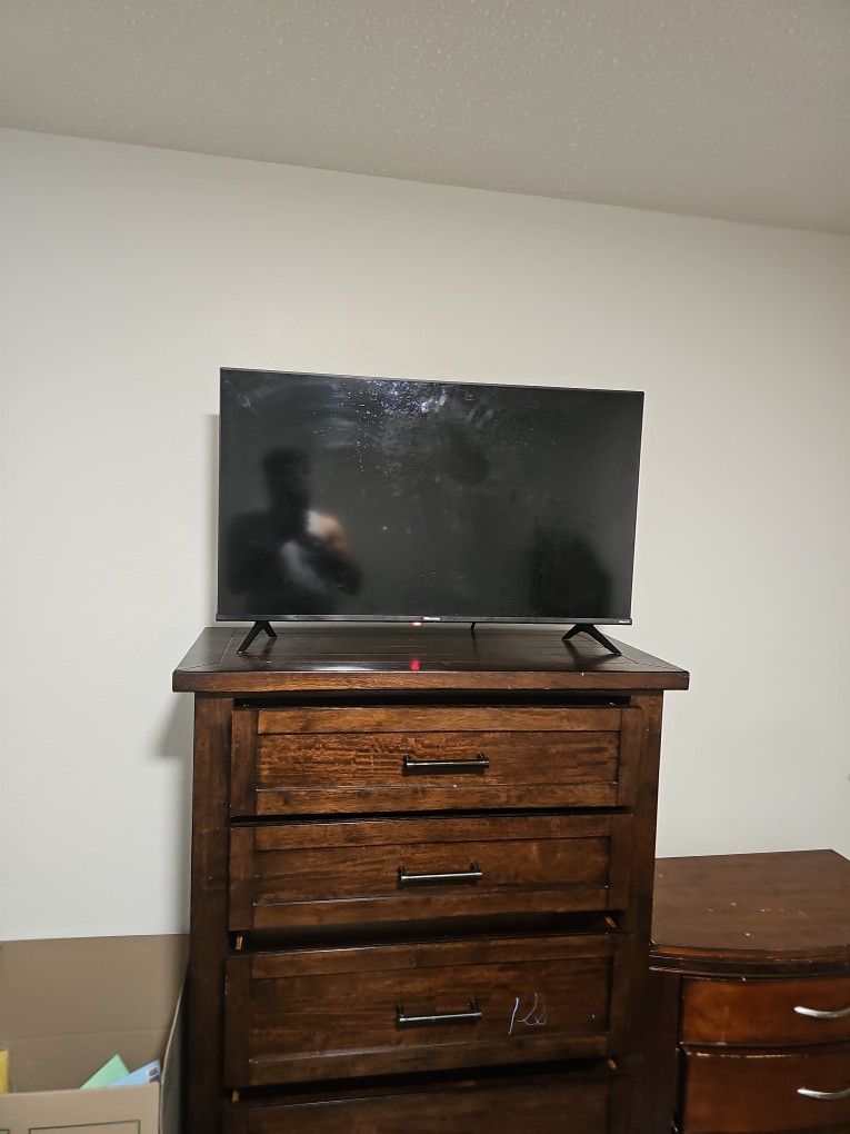 32 Inch TV
