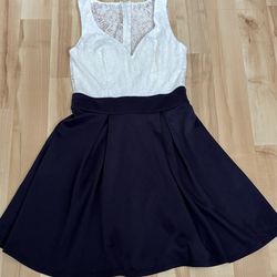 B. Darlin Juniors Dress