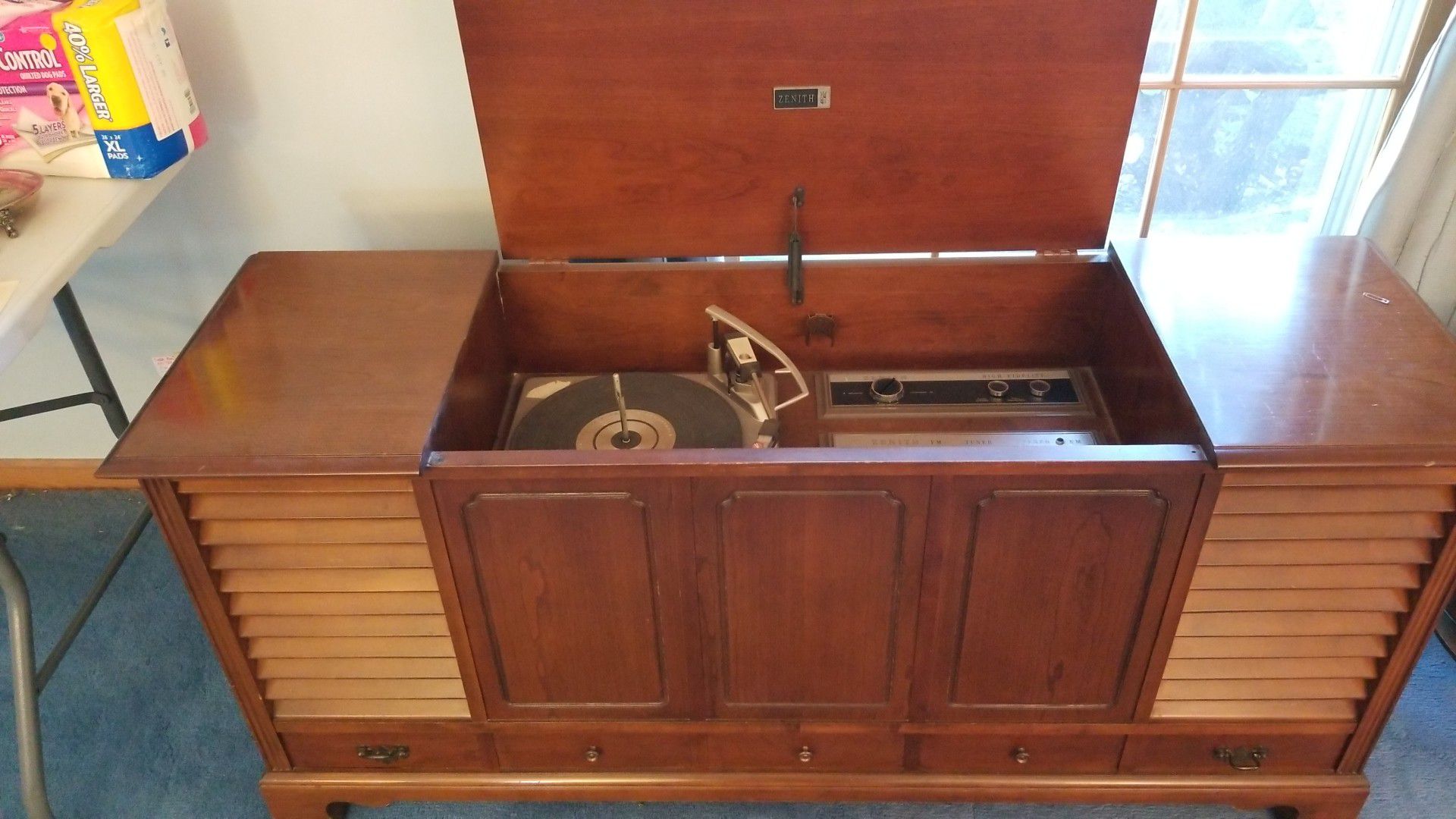Vintage Zenith Cabinet Stereo & Turntable