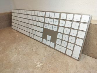 Apple Magic Keyboard with Numeric Keypad (Model A1843) - 100% Functional
