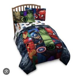 Bedding and 6 wall canvases