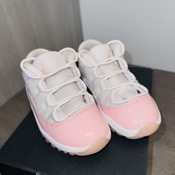 Chic Jordan 11 retro white/legend pink for toddlers. 