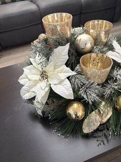 Candle Holder Christmas Centerpiece. NO HOLD 