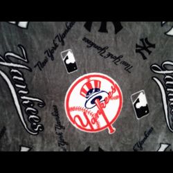 NEW MLB Shop Yankees Blanket In Zipper Bag (Great Gift)