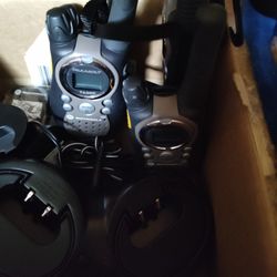 Four Motorola Talkabout T6500 Handhelds With Charging Stations 